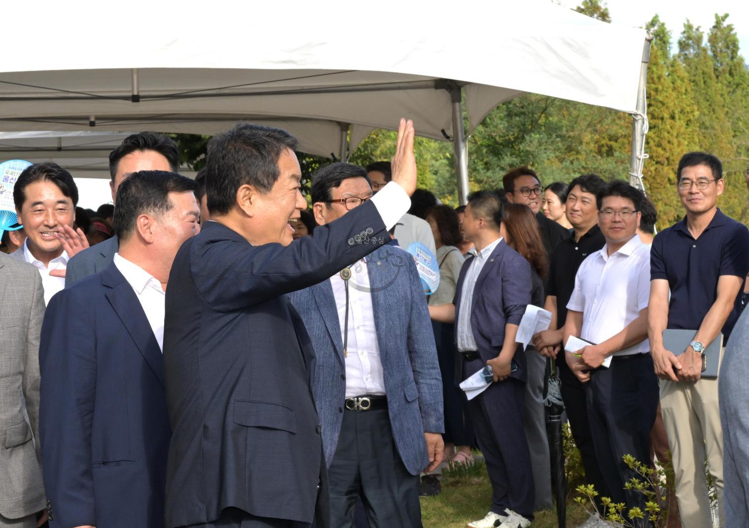 지산저수지 수변경관 조성사업 준공식 의 사진