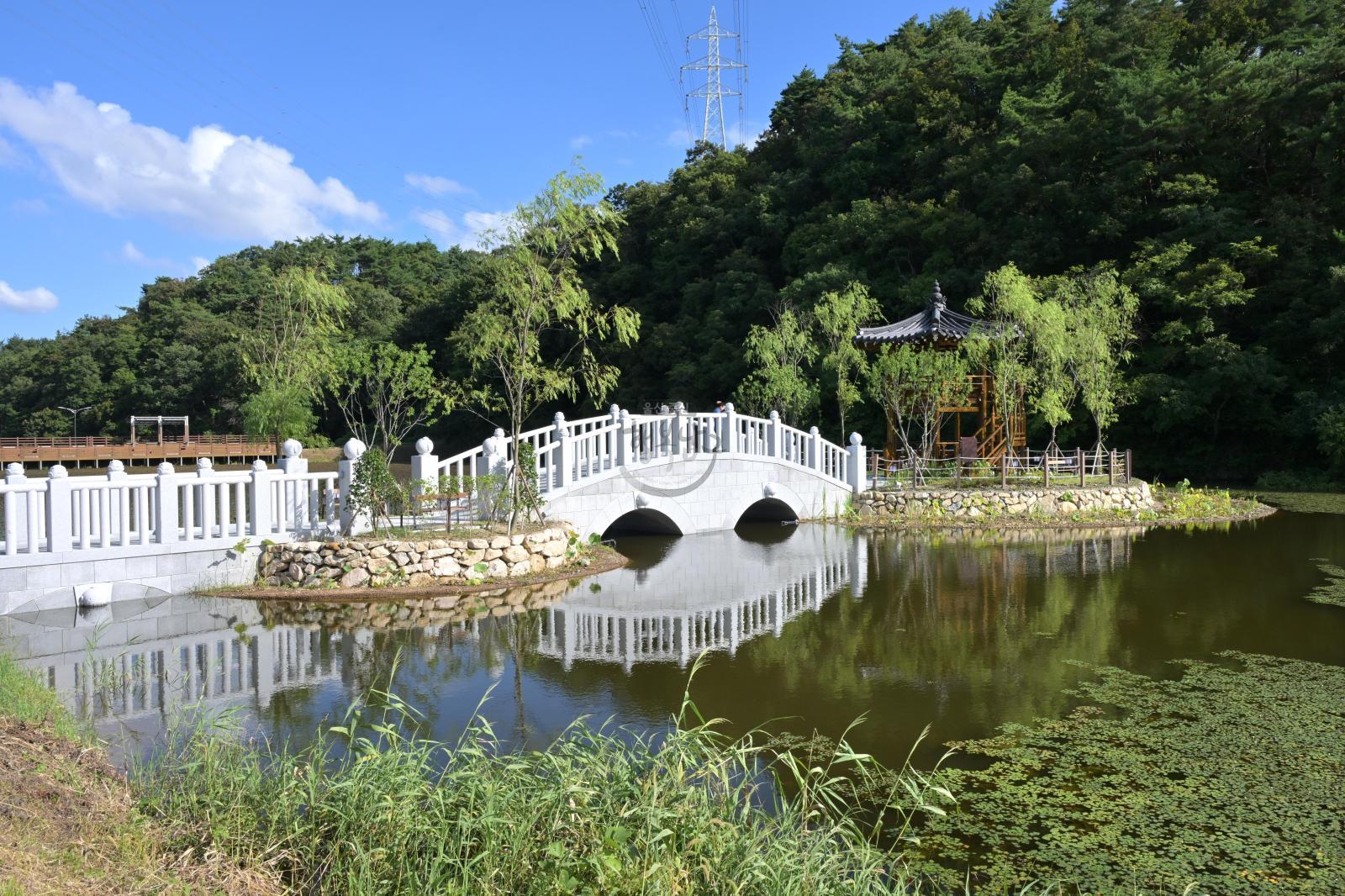 지산저수지 수변경관 조성사업 준공식 의 사진