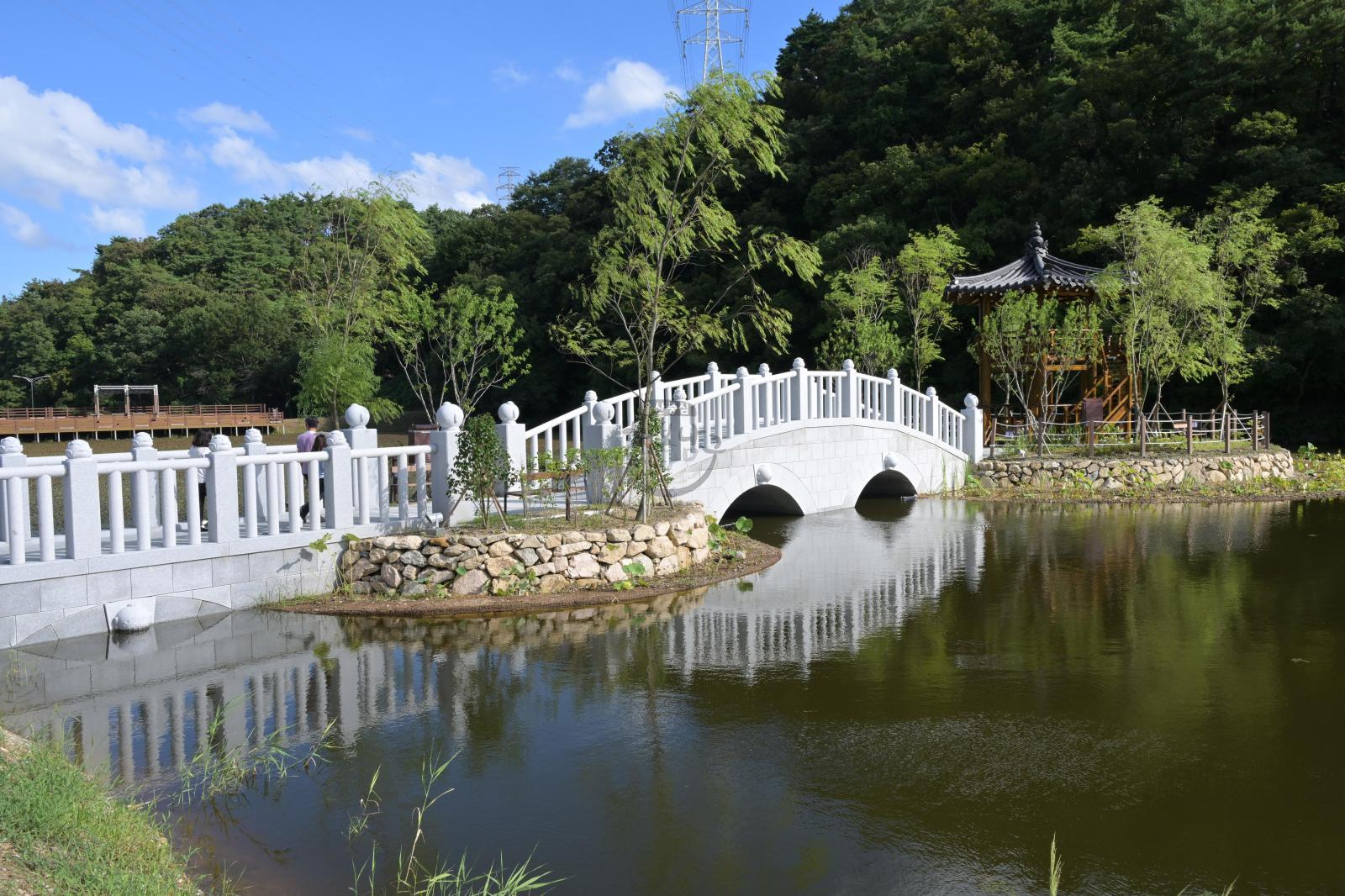 지산저수지 수변경관 조성사업 준공식 의 사진