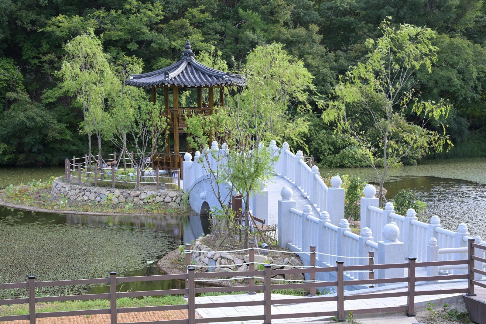 지산저수지 수변경관 조성사업 준공식 의 사진