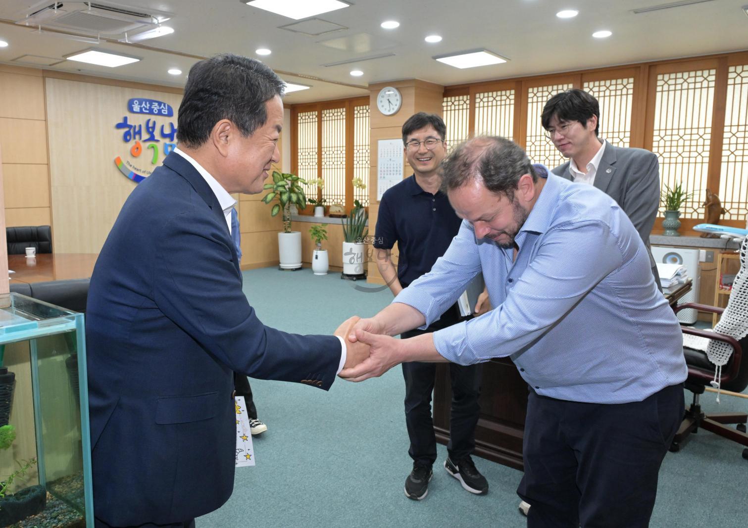 길거리 아티스트 토마뷔유 내방 의 사진