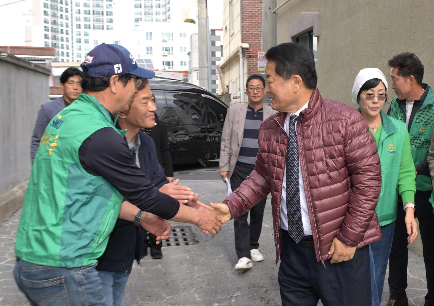 달동 새마을회 김장김치 나눔봉사 의 사진