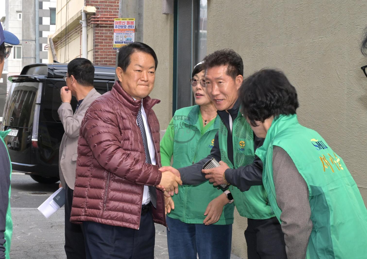 달동 새마을회 김장김치 나눔봉사 의 사진