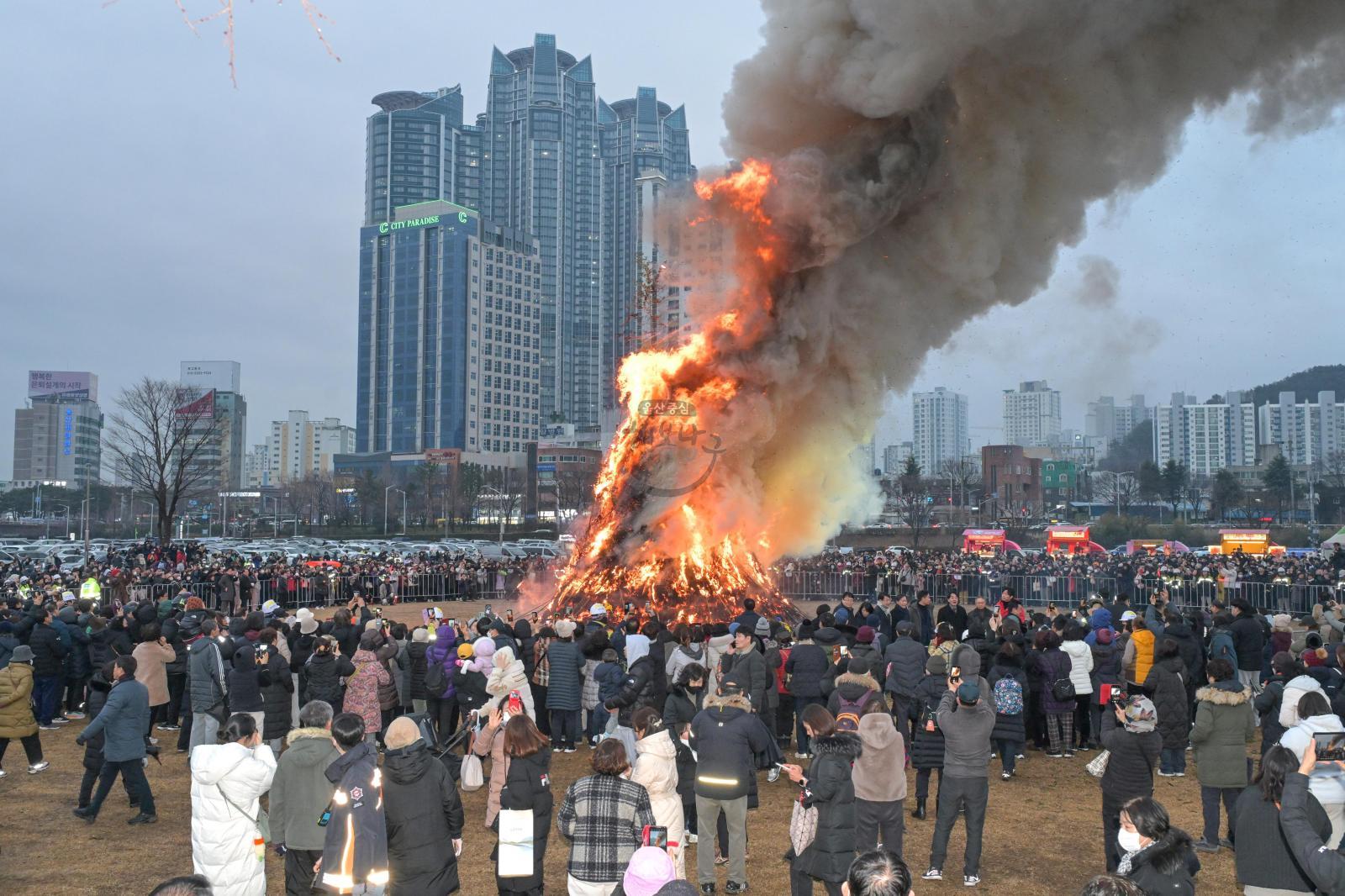 2025 을사년 정월대보름 달맞이(달집태우기) 의 사진