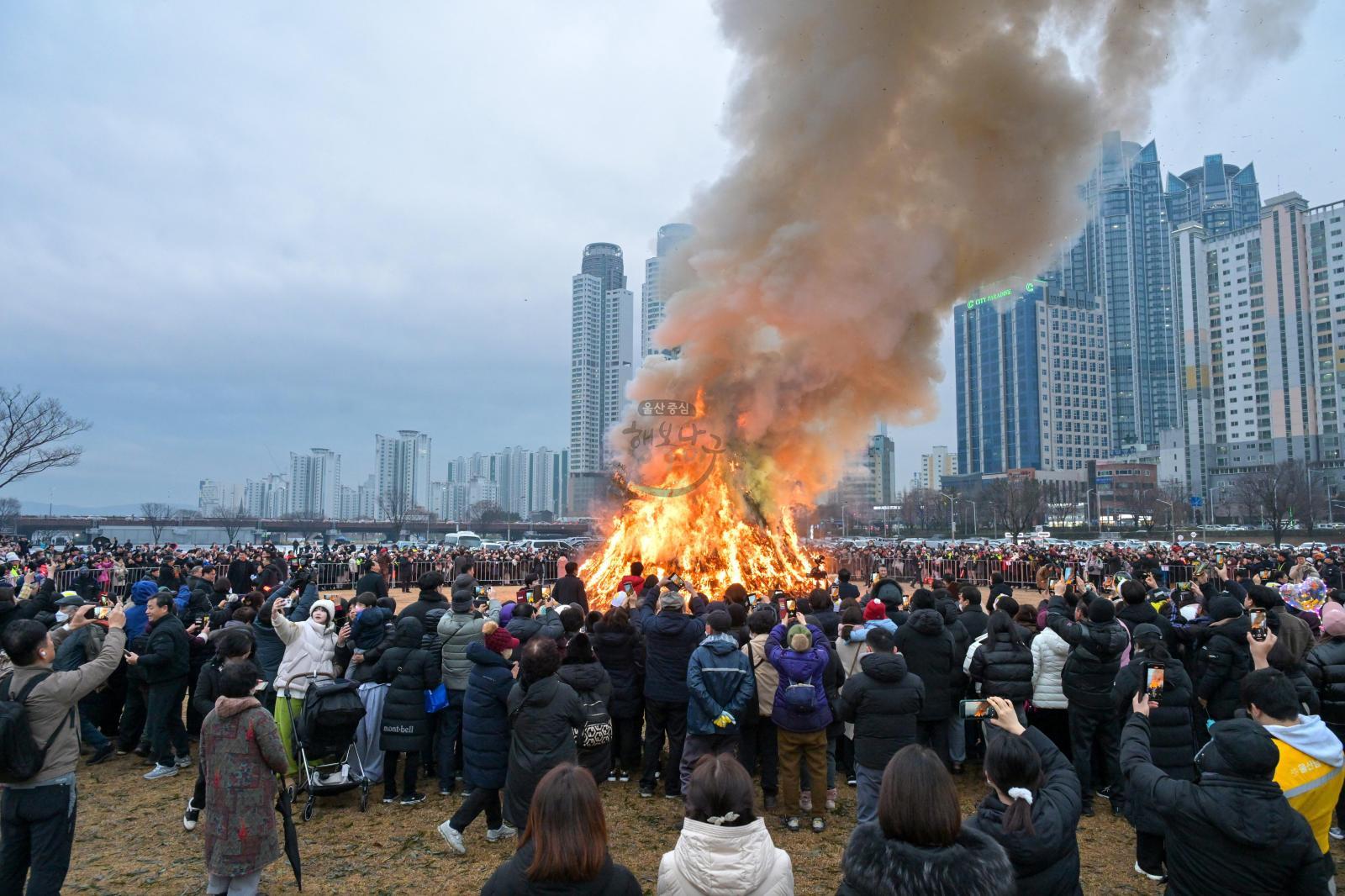 2025 을사년 정월대보름 달맞이(달집태우기) 의 사진