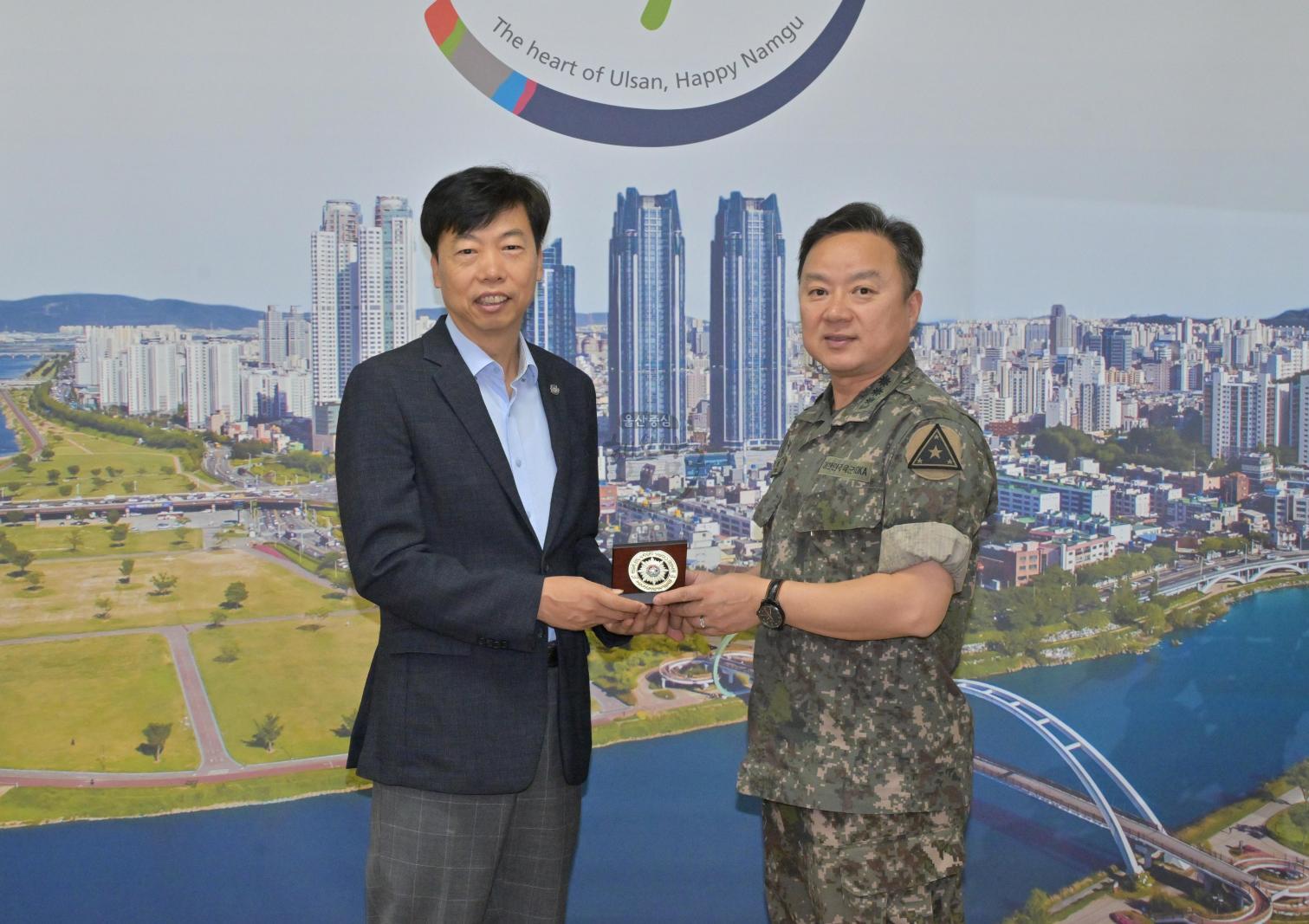 6.25전쟁 무공훈장 찾아주기 조사단 내방 의 사진