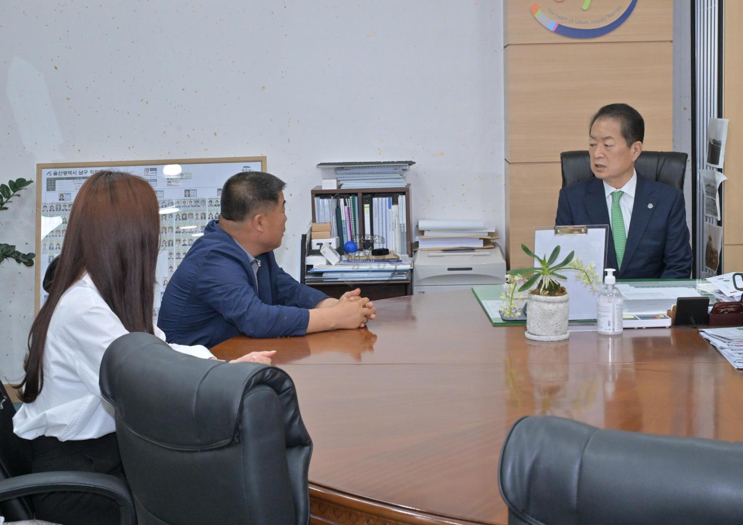 (주)청우건설 이웃돕기 후원금 전달 의 사진