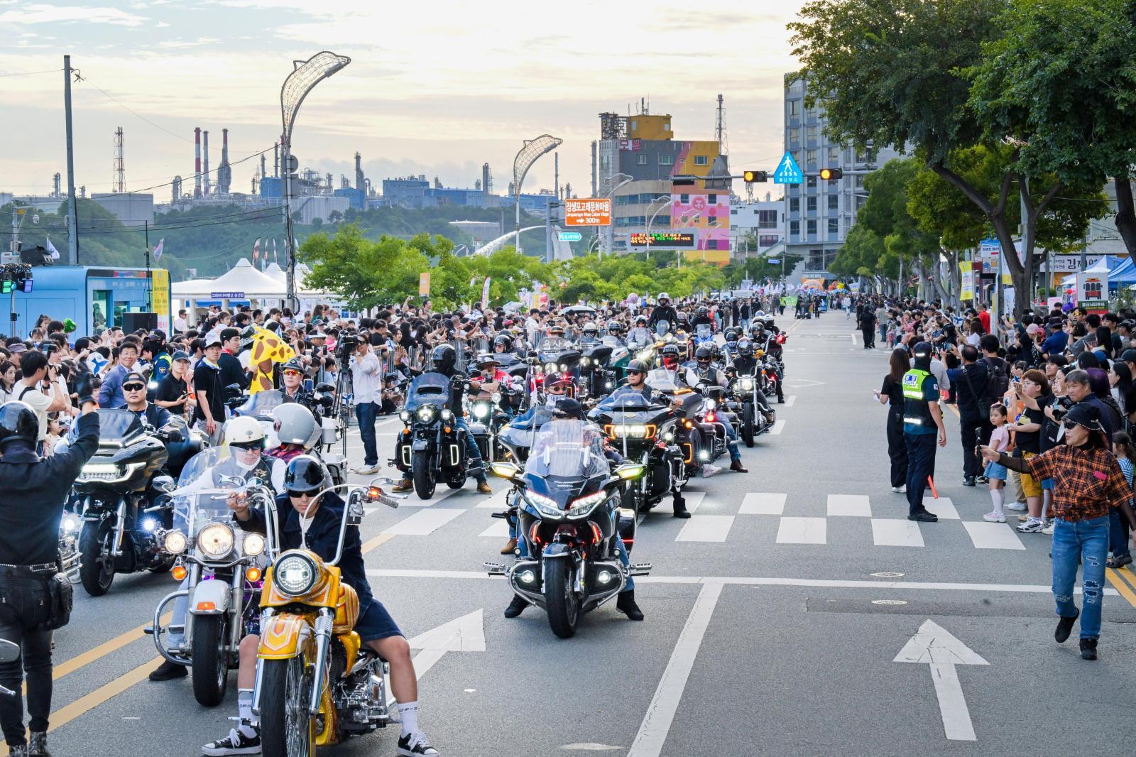 제29회 울산고래축제 (고래퍼레이드,메인버스킹,우리동네명물내기) 의 사진