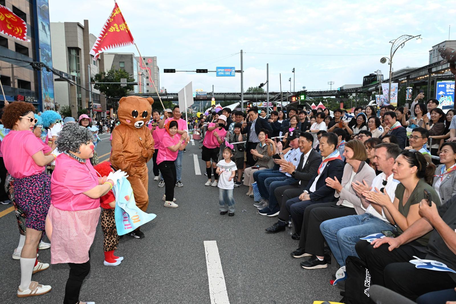 제29회 울산고래축제 (고래퍼레이드,메인버스킹,우리동네명물내기) 의 사진