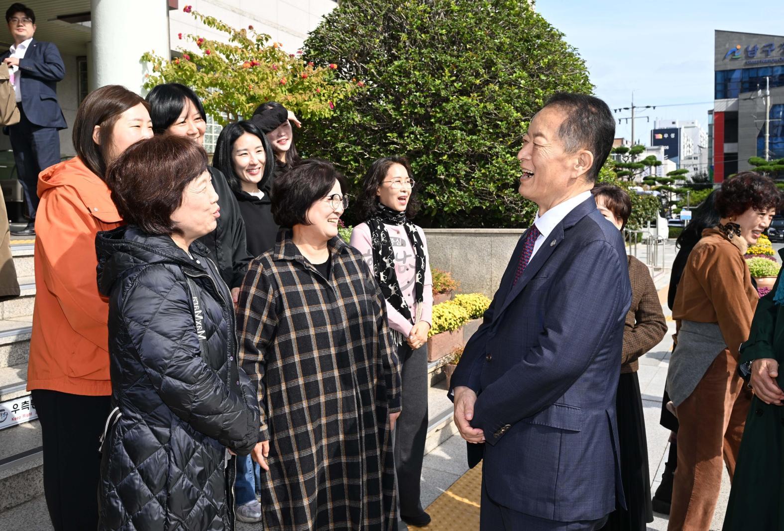 구립합창단우호교류협연환송 의 사진