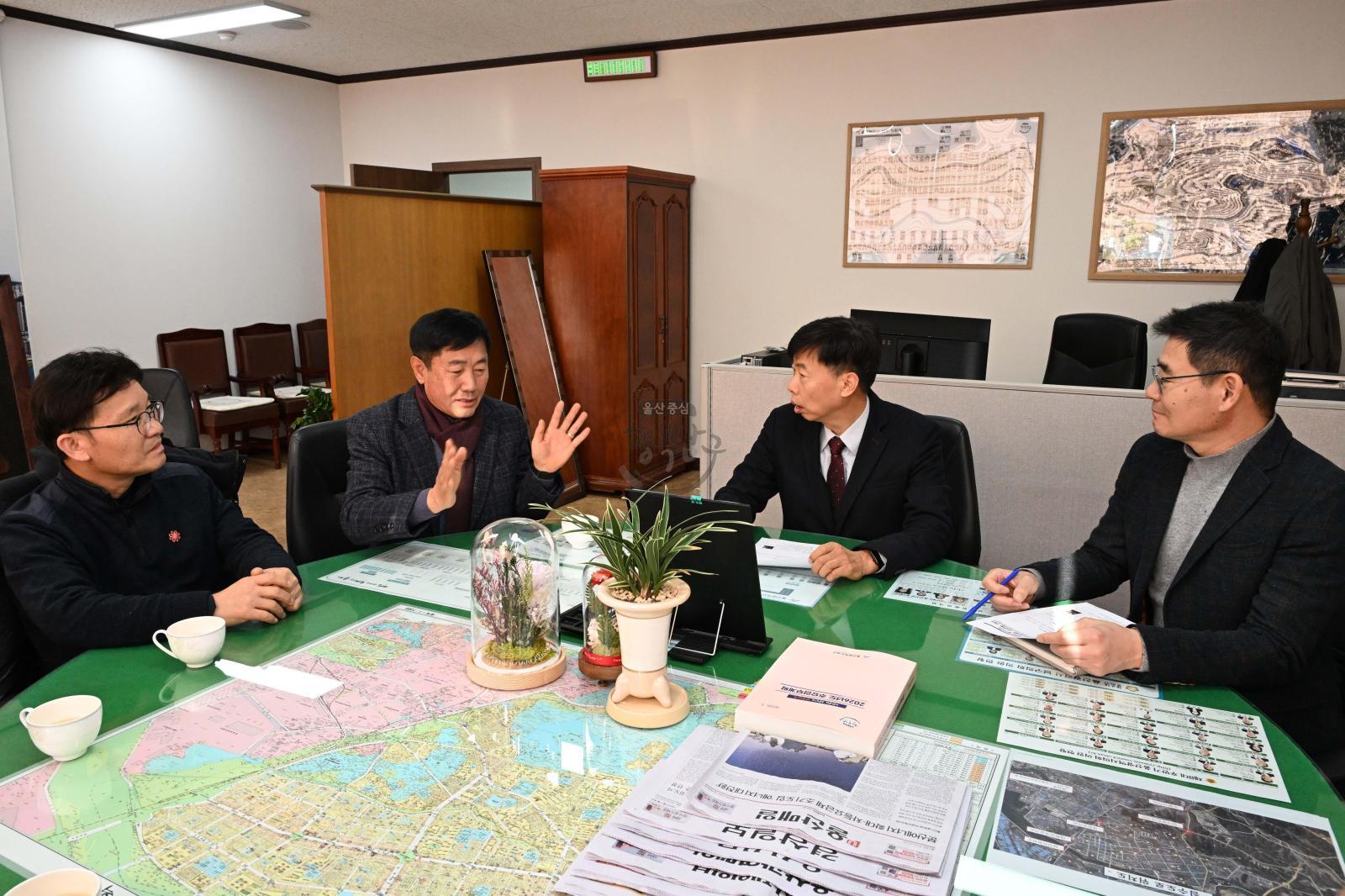 한국서각협회울산지회서각작품기증식 의 사진