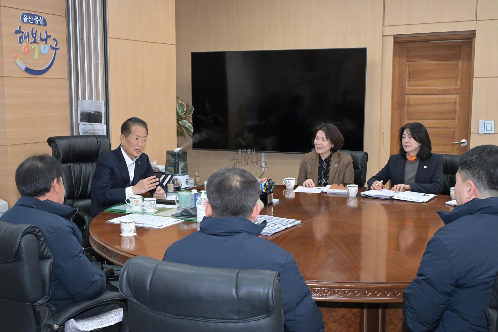 부원산업 이웃돕기 성금 전달 의 사진