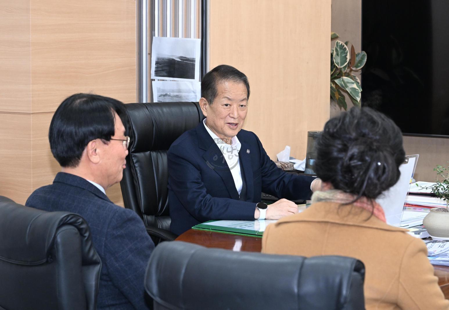 남구문학회 임원진 내방 의 사진