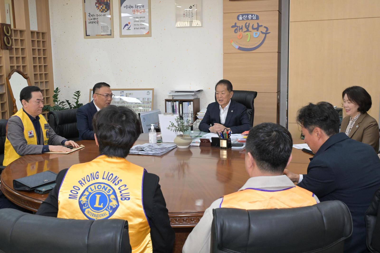 무룡라이온스클럽 후원금 전달 의 사진