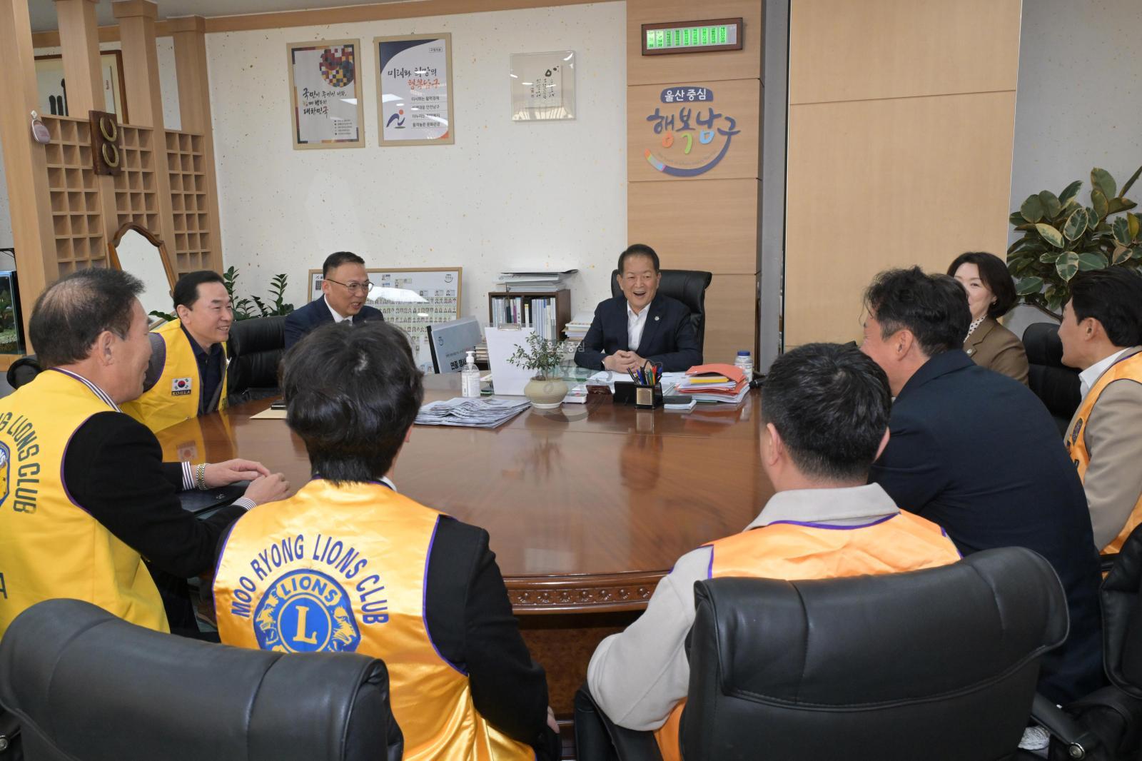 무룡라이온스클럽 후원금 전달 의 사진