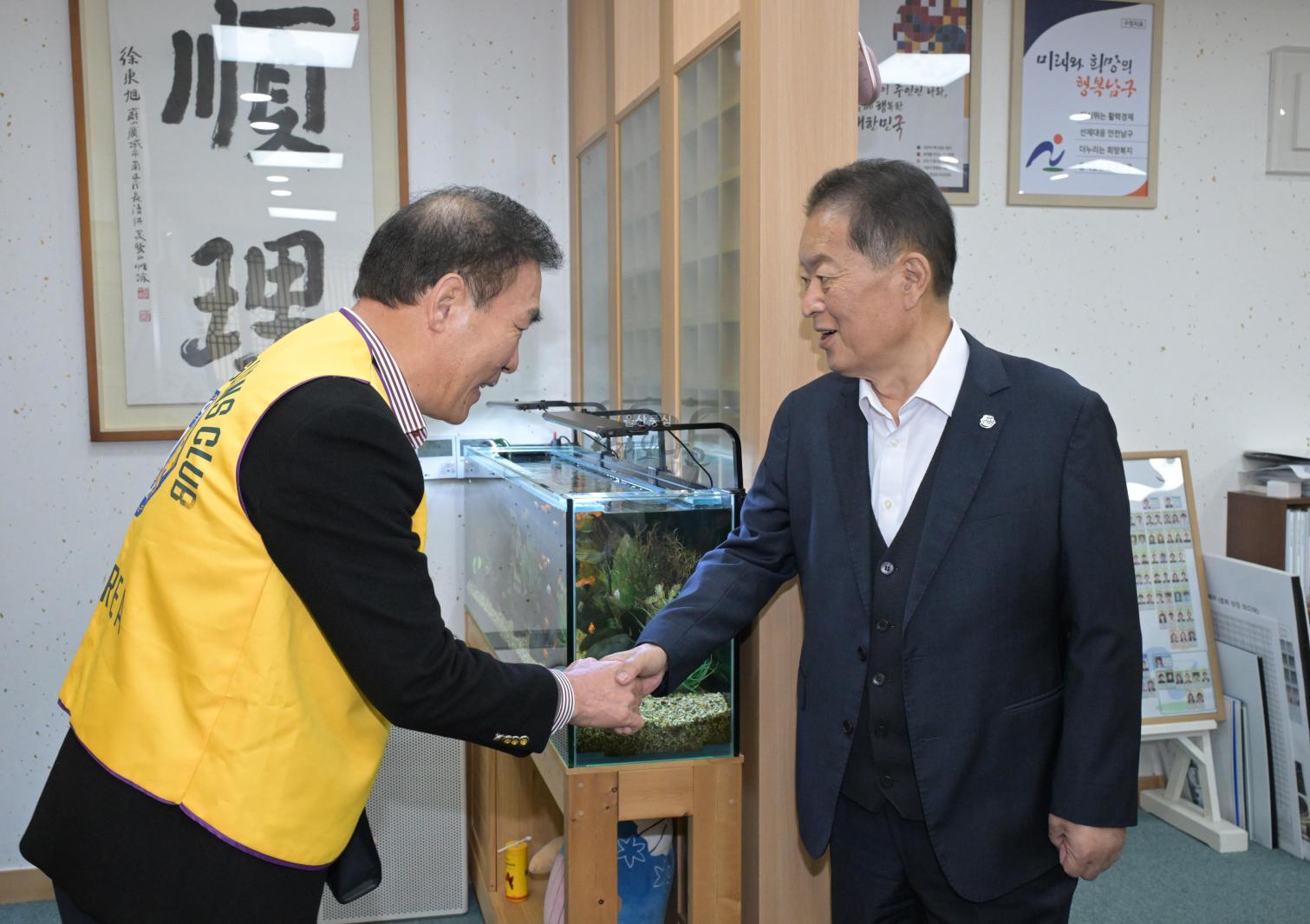 무룡라이온스클럽 후원금 전달 의 사진