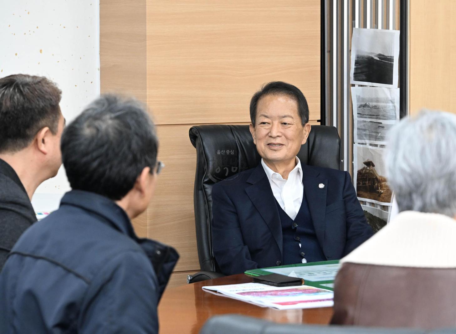 울산미술협회김광석회장내방 의 사진