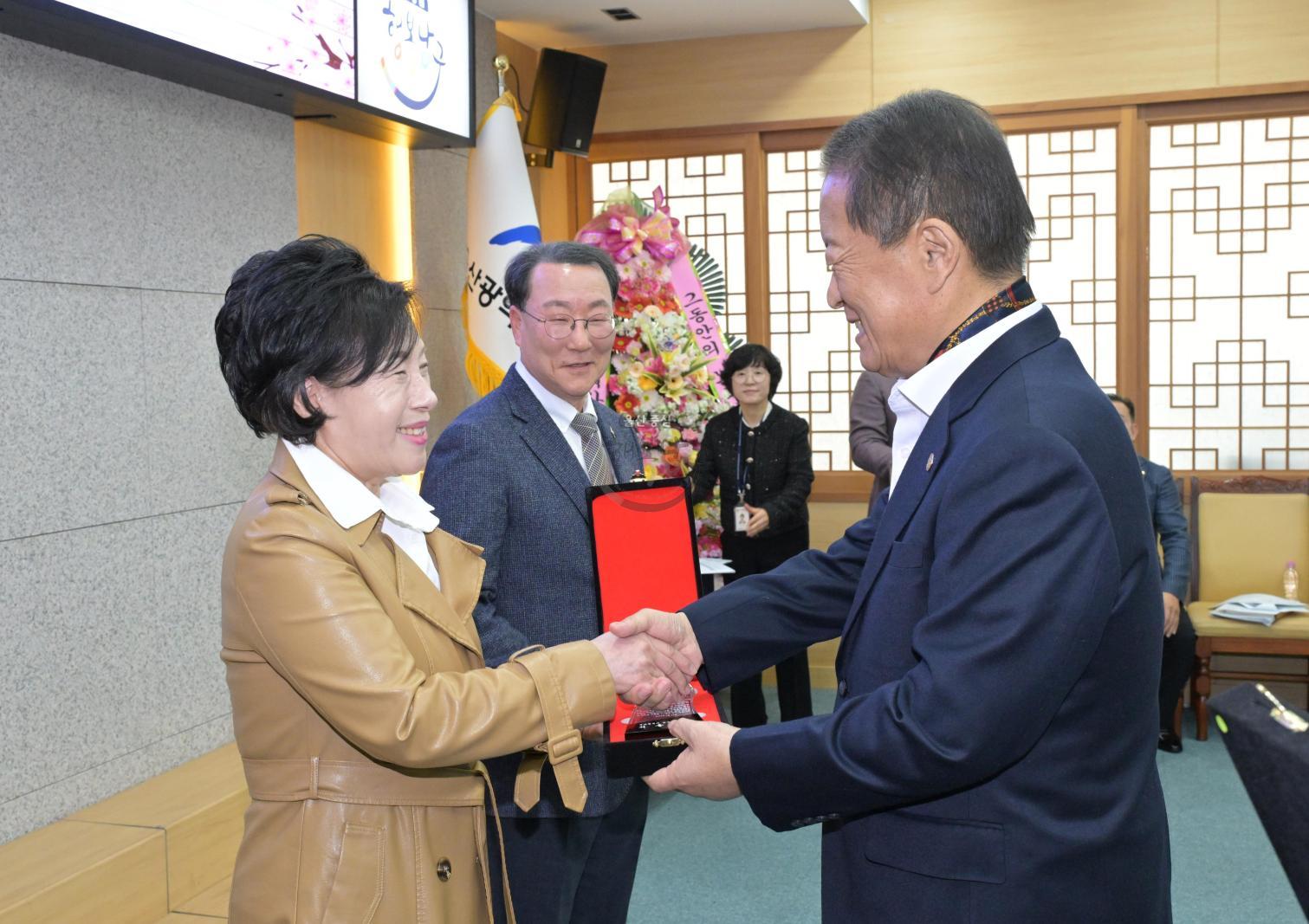 동 지역사회보장협의체 협의회장 이·취임식 의 사진