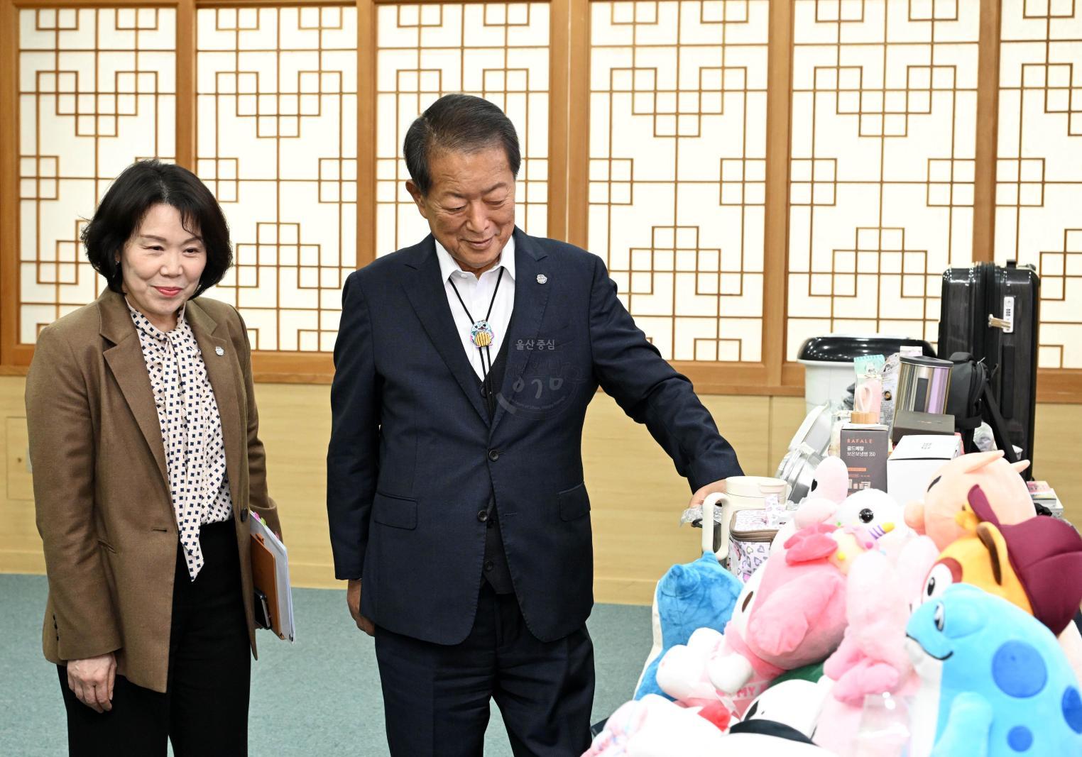 천사마켓 기부물품 전달식 의 사진