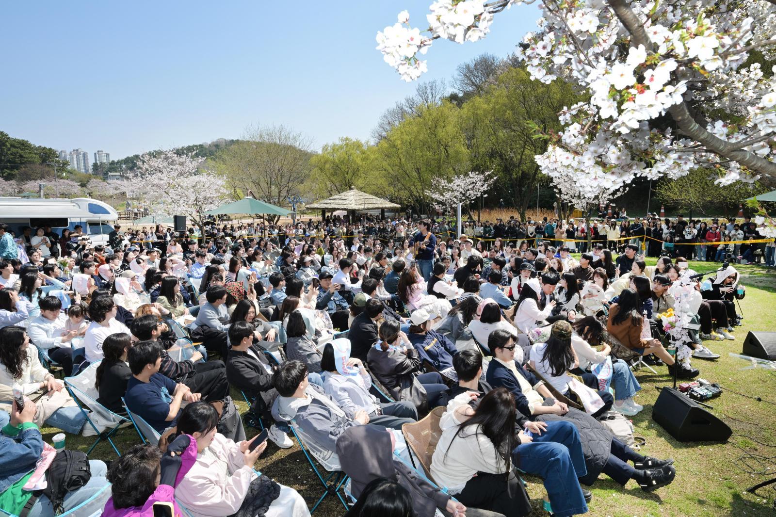 장범준 버스카버스카 in 선암호수공원 의 사진