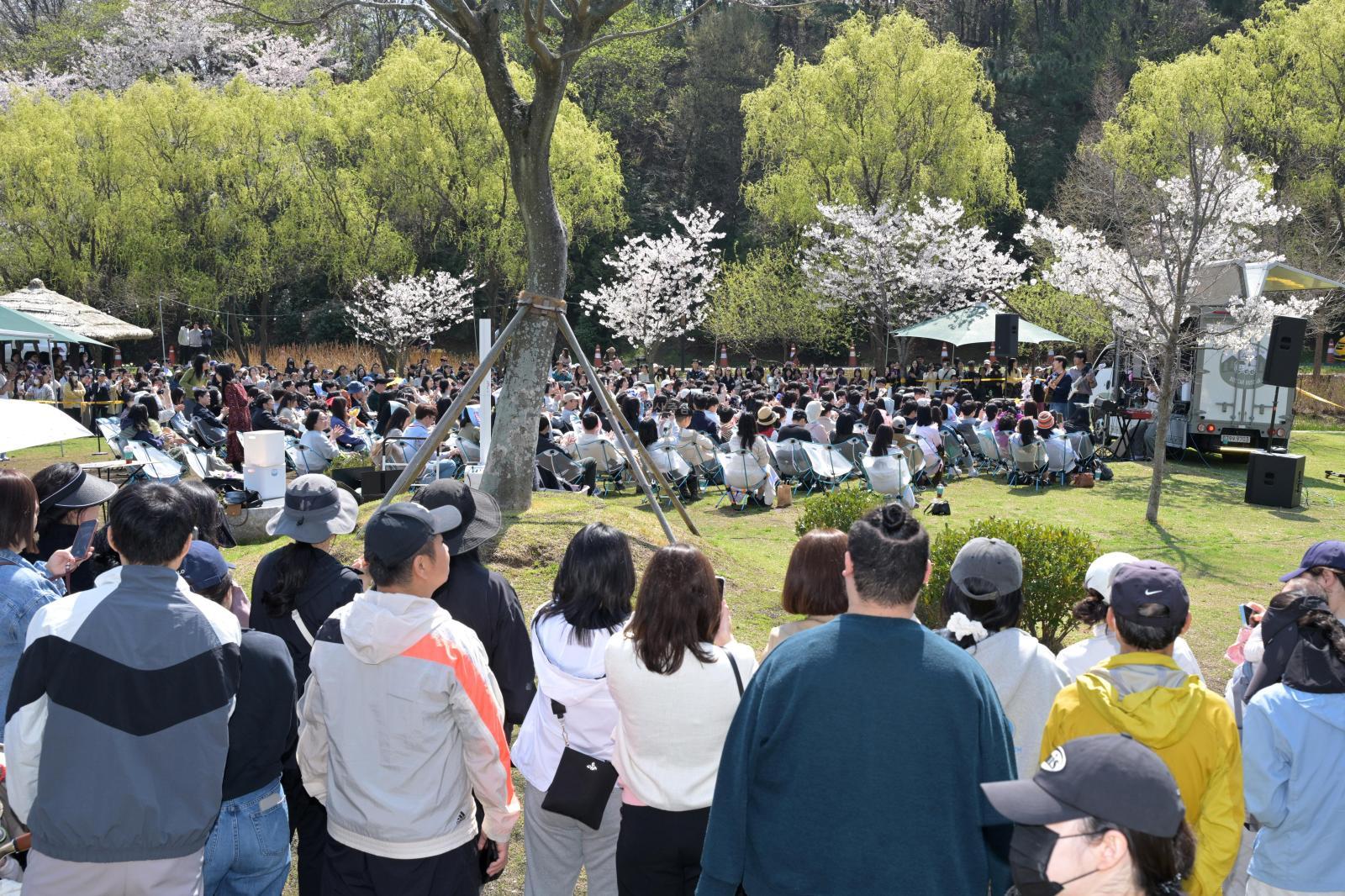장범준 버스카버스카 in 선암호수공원 의 사진
