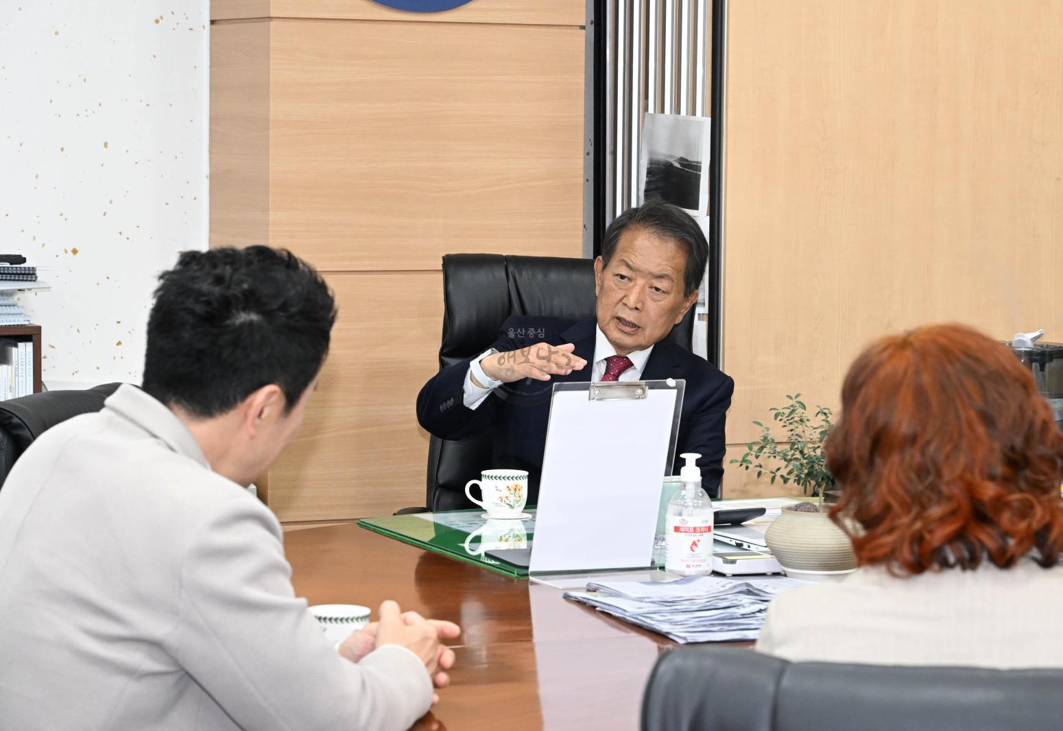 롯데백화점울산점이웃돕기성품전달 의 사진