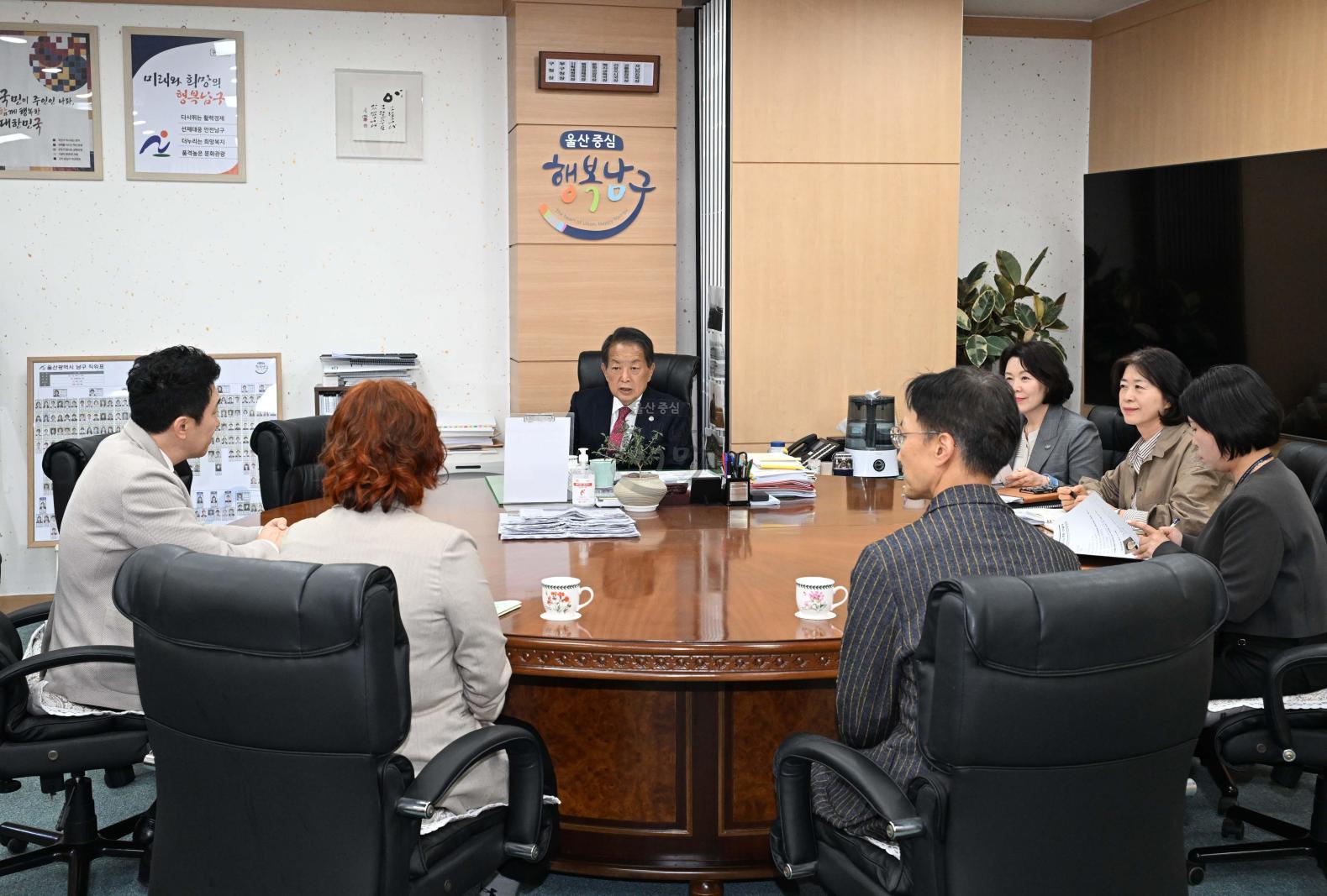 롯데백화점울산점이웃돕기성품전달 의 사진