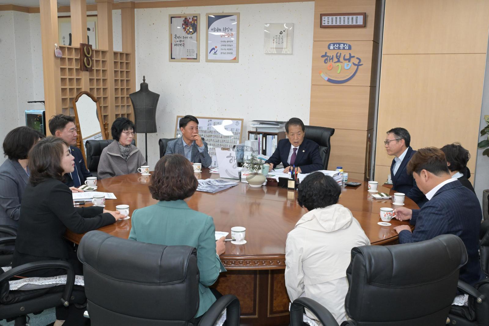 궁거랑벚꽃축제 먹거리부스 운영 수익금 전달 의 사진