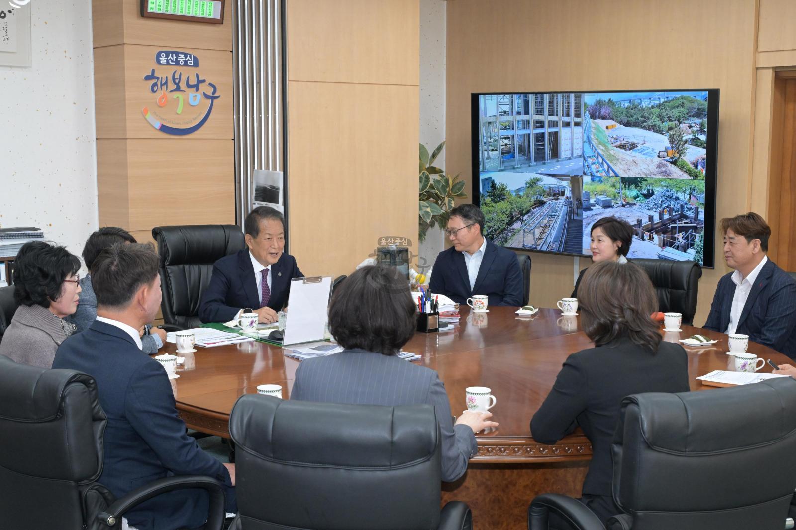 궁거랑벚꽃축제 먹거리부스 운영 수익금 전달 의 사진