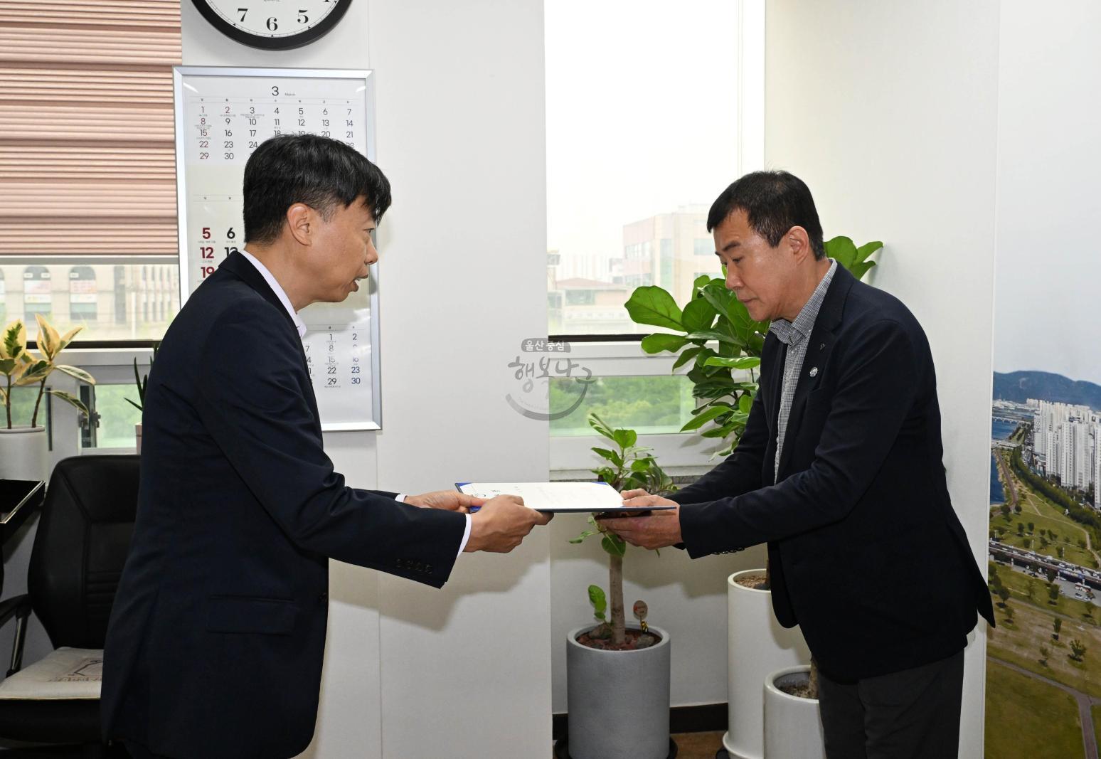 임기제 신규 임용장 교부 의 사진