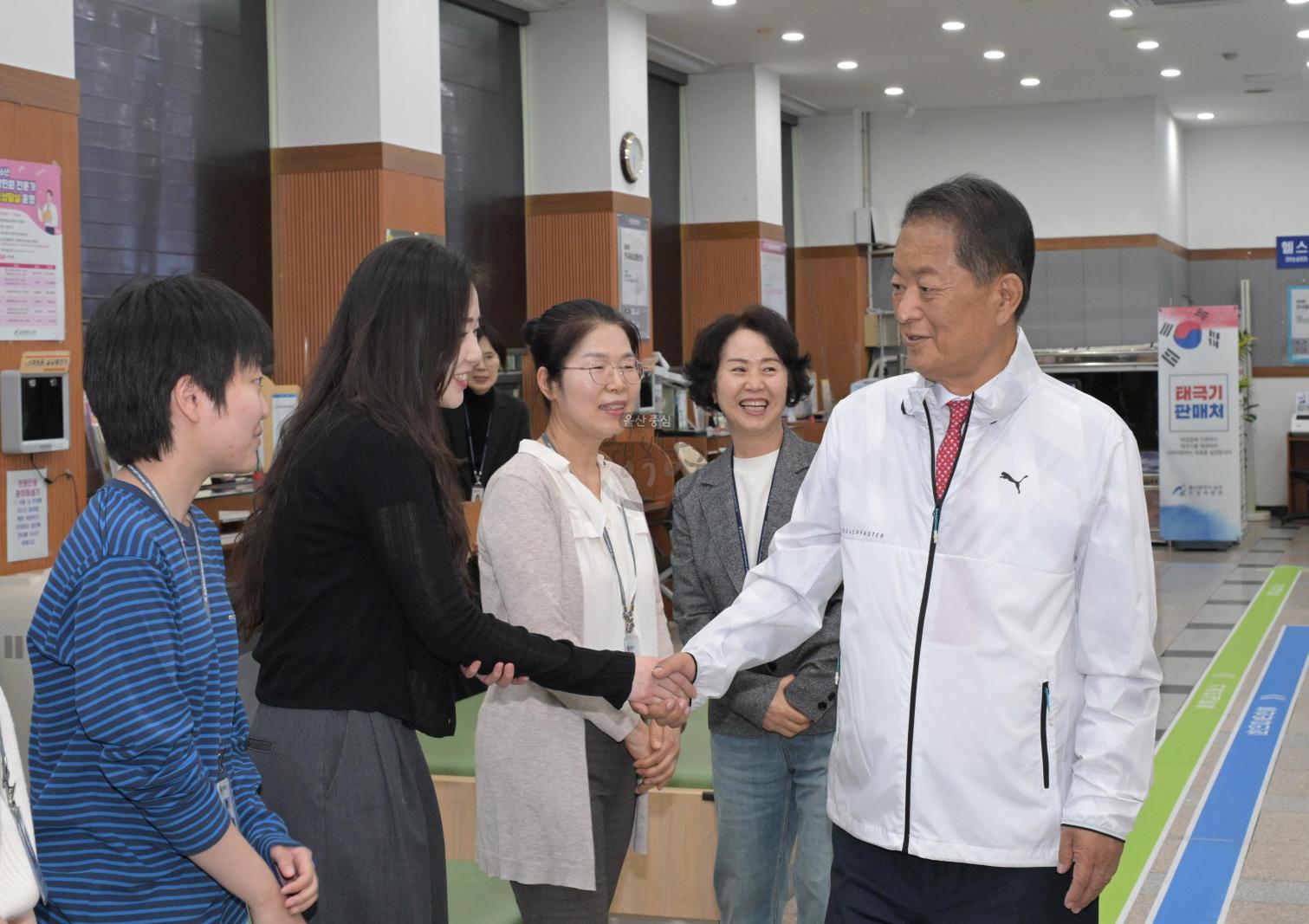 종합민원실 민원창구 공무원 간담회 의 사진