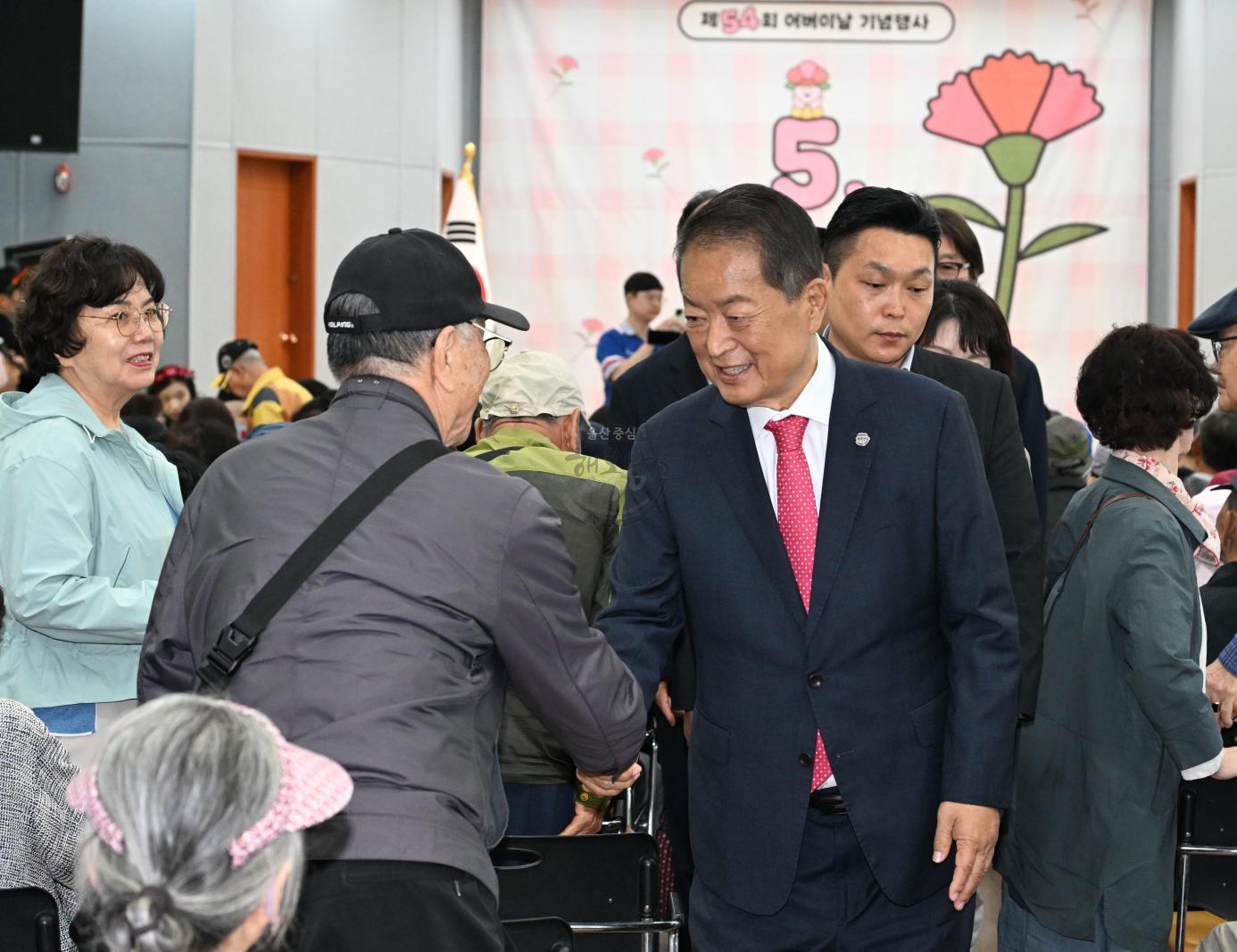 어버이날기념행사(문수실버복지관,선암호수노인복지관,도산노인복지관) 의 사진