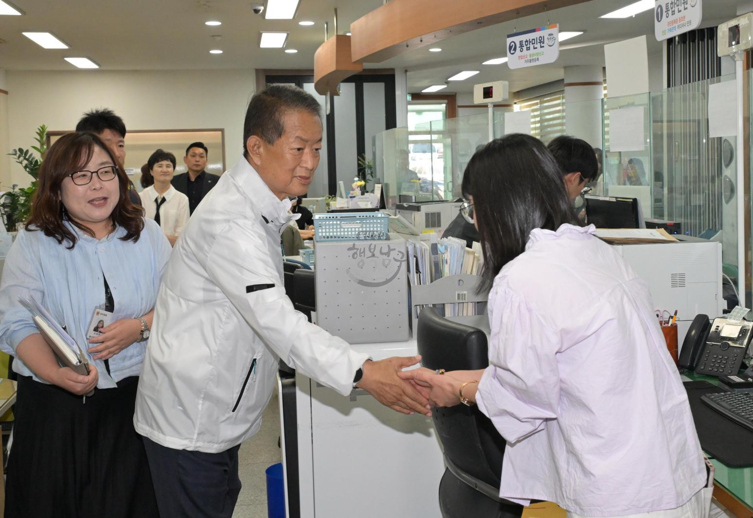 신정1동 행정복지센터 격려 방문 의 사진