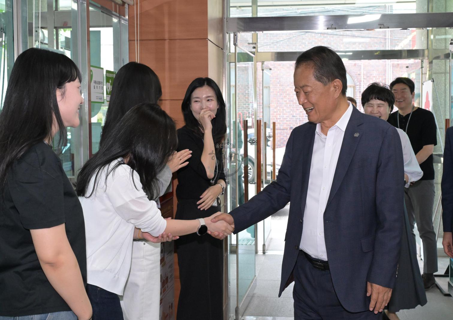 신정4동 행정복지센터 격려 방문 의 사진