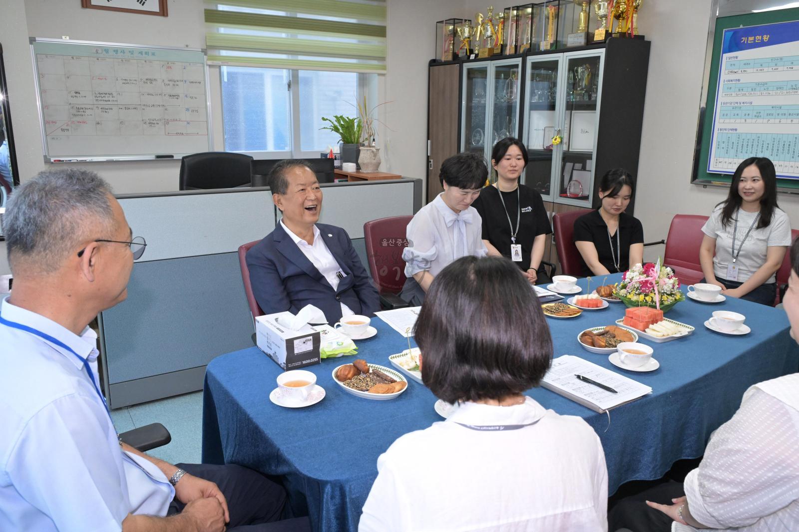 수암동 행정복지센터 격려 방문 의 사진