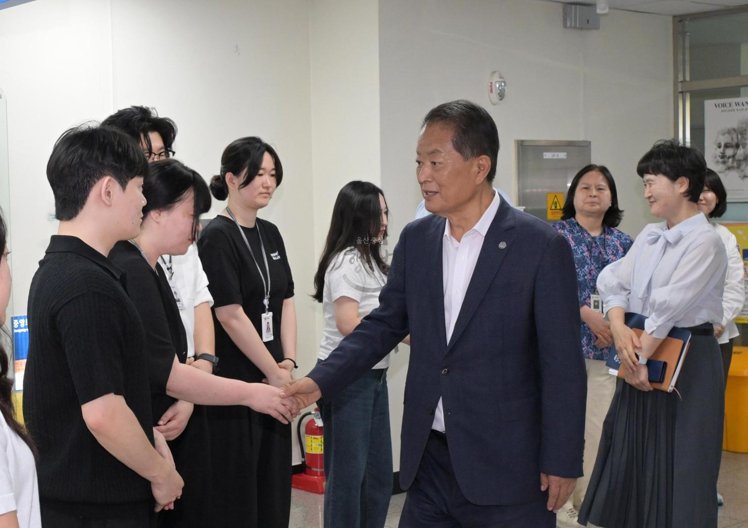 수암동 행정복지센터 격려 방문 의 사진