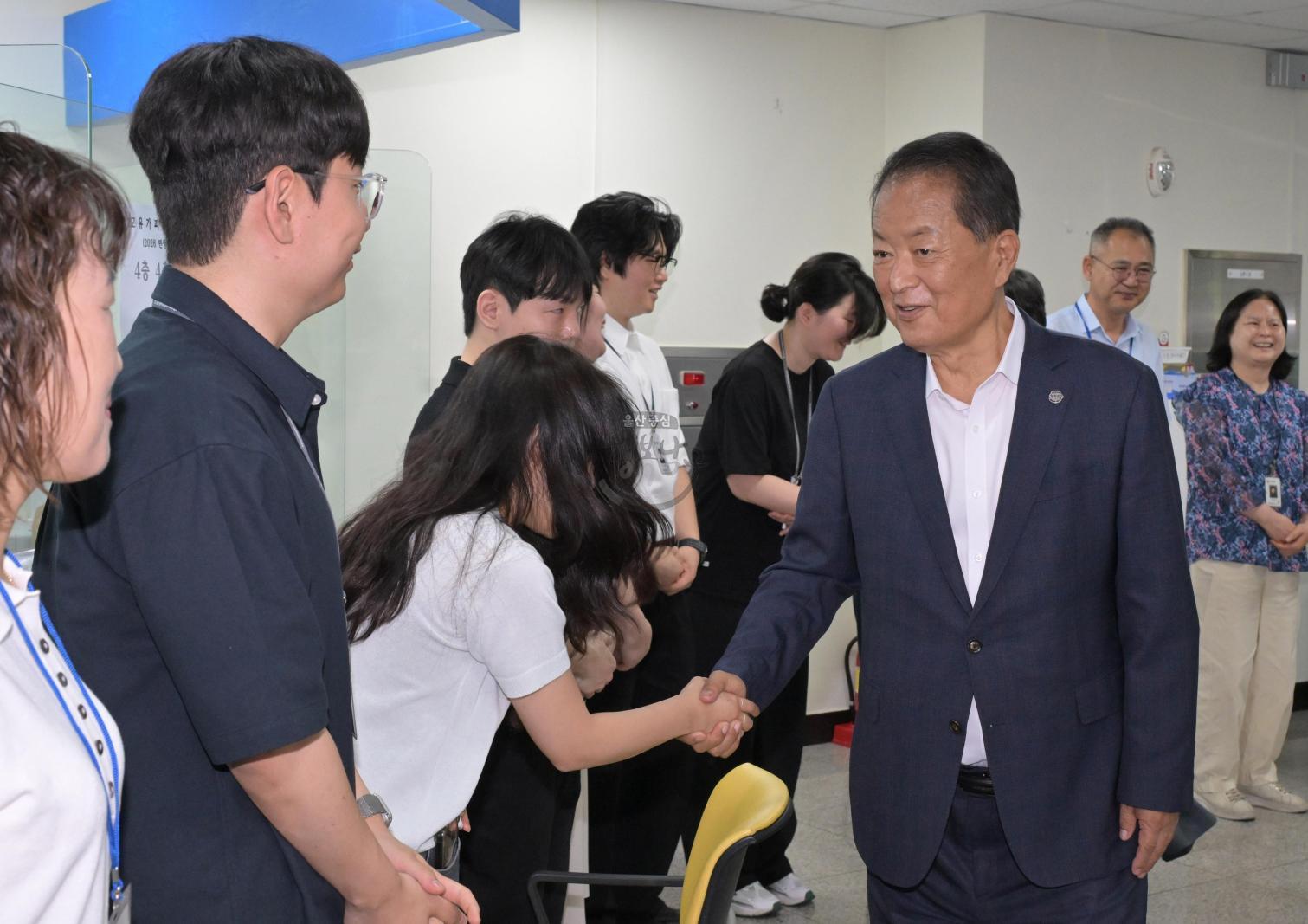 수암동 행정복지센터 격려 방문 의 사진