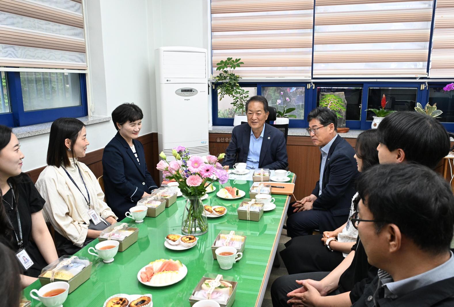 동행정복지센터격려방문(신정5동) 의 사진