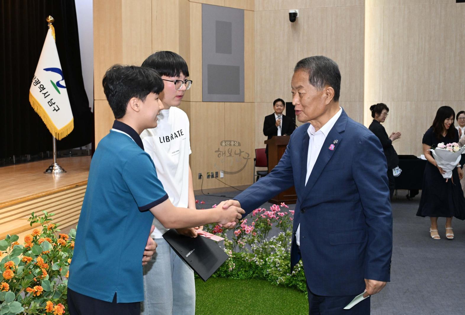 우듬지인재키움장학증서수여식및성과공유회 의 사진