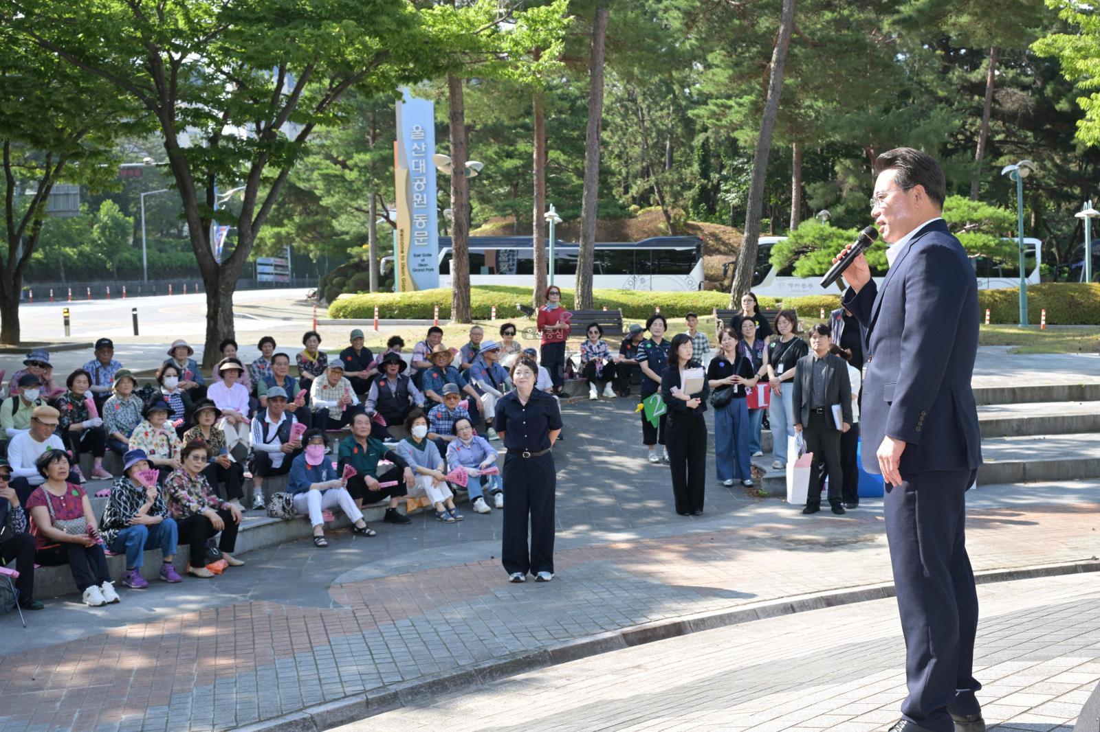남구시니어클럽 노인일자리참여자 문화체험 행사 의 사진