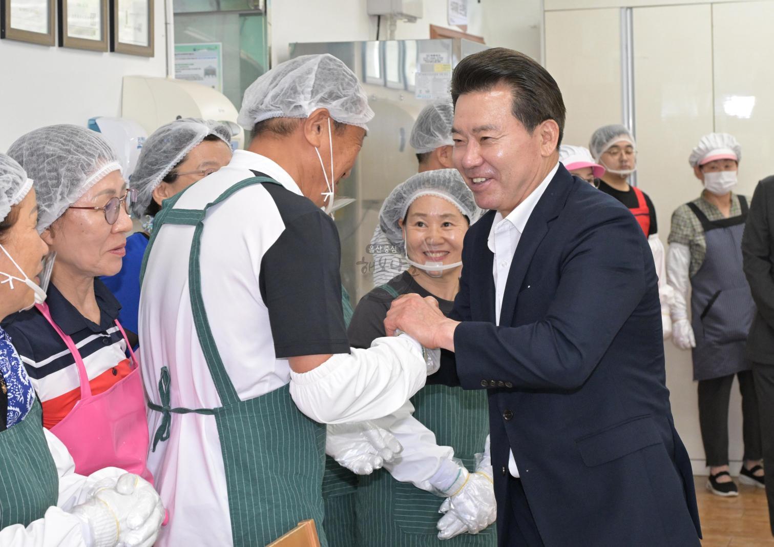 문수실버복지관 초복맞이 삼계탕 나눔행사 의 사진