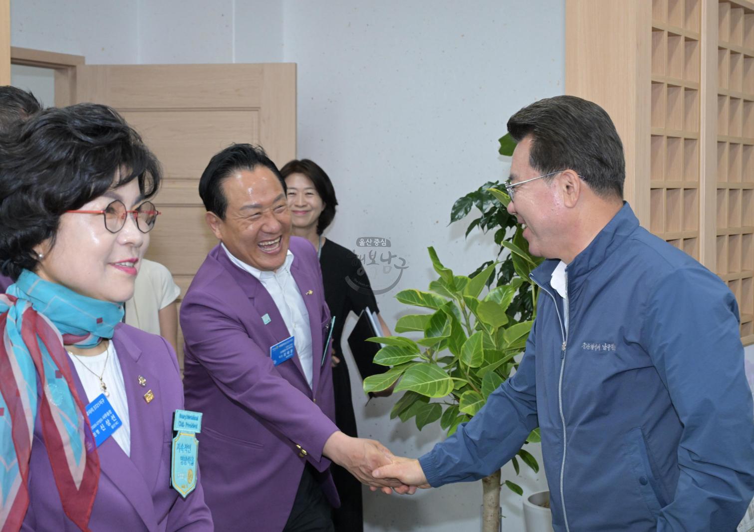 국제로타리 3721지구 이웃사랑성금 전달 의 사진