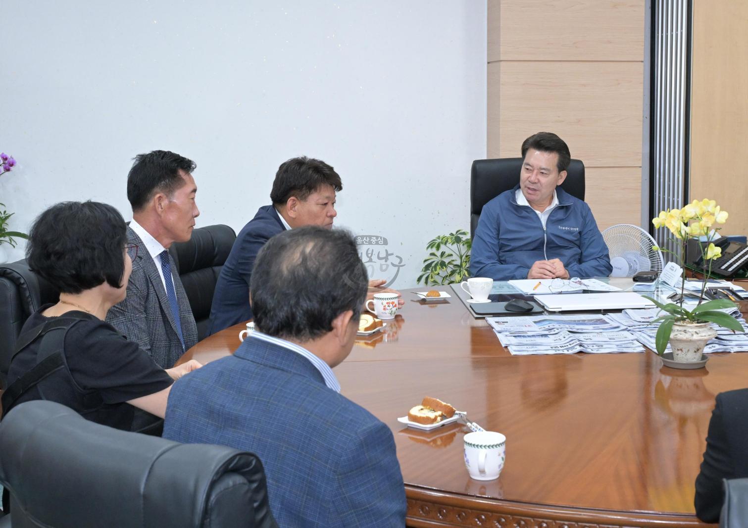 남구새마을회 임원진 내방 의 사진