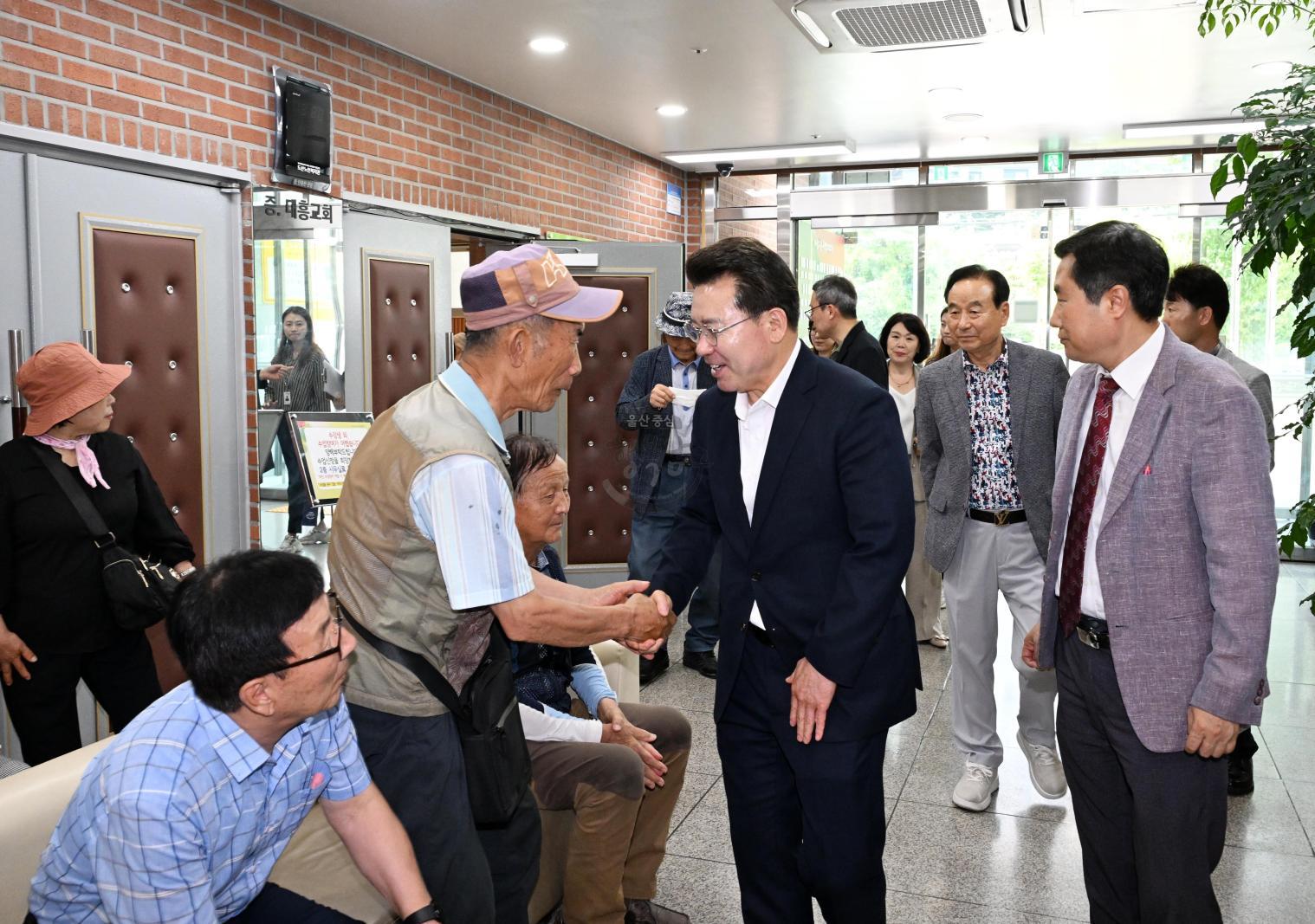 초복맞이 특식 나눔행사(도산노인복지관) 의 사진