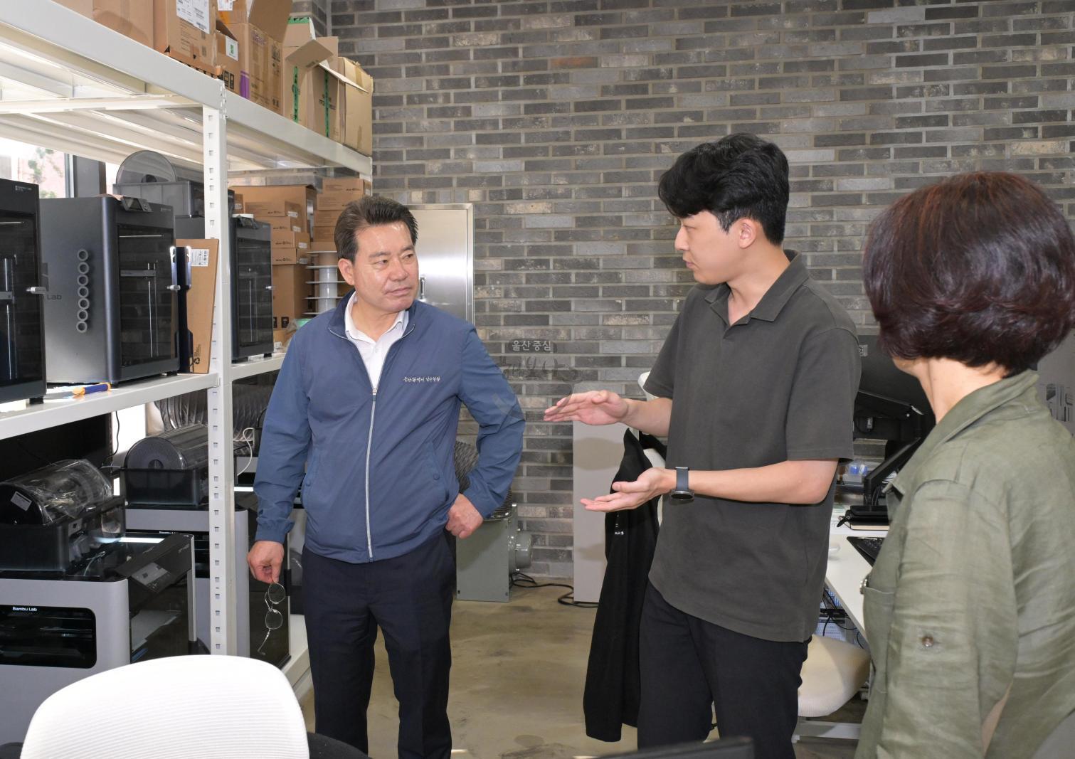 청년·일자리·창업 주요시설 현장방문(스타트업 창의차고,청년 일자리카페, 일자리종합센터)) 의 사진