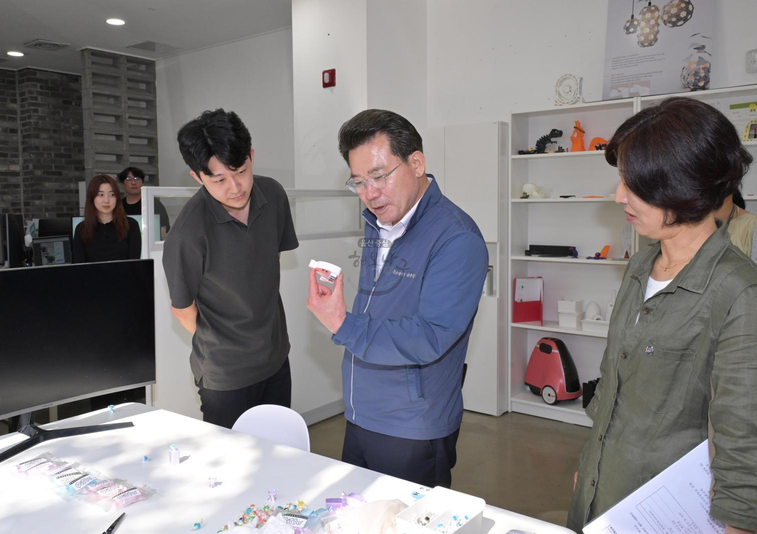 청년·일자리·창업 주요시설 현장방문(스타트업 창의차고,청년 일자리카페, 일자리종합센터)) 의 사진
