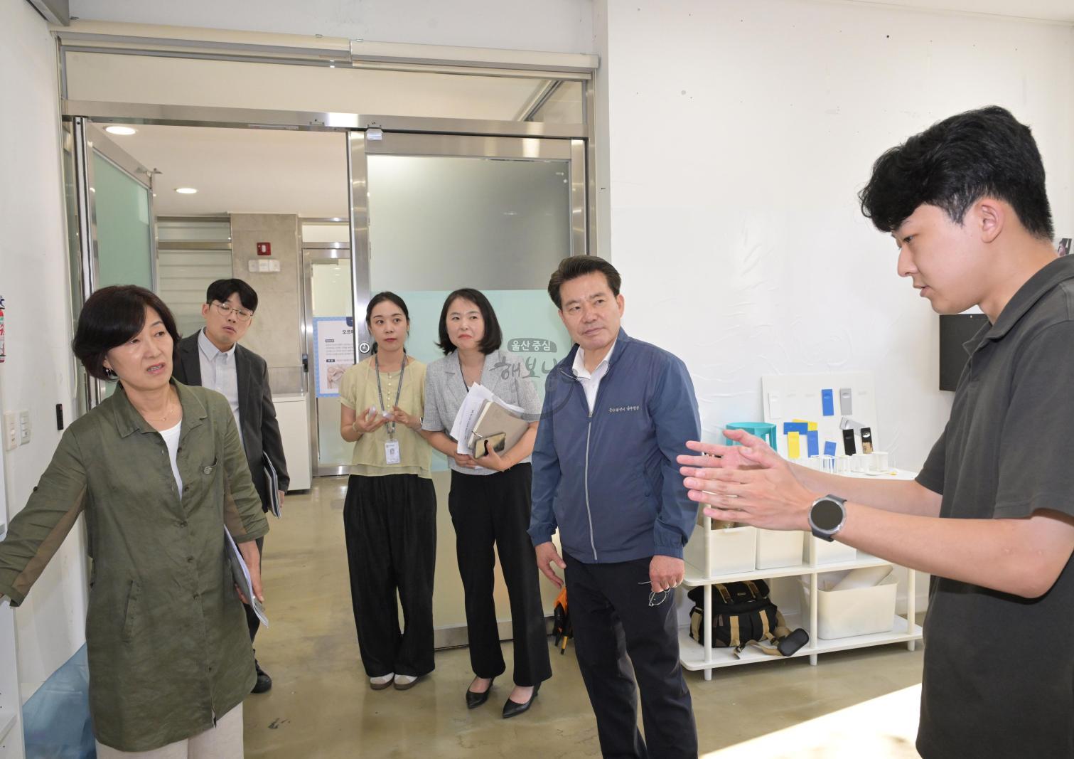 청년·일자리·창업 주요시설 현장방문(스타트업 창의차고,청년 일자리카페, 일자리종합센터)) 의 사진