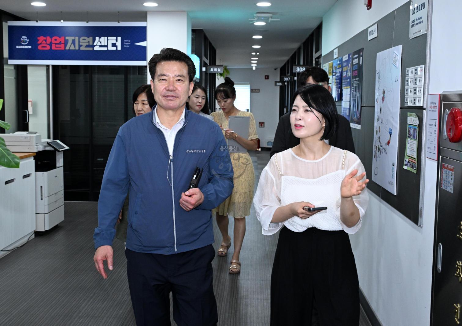 청년·일자리·창업 주요시설 현장방문(스타트업 창의차고,청년 일자리카페, 일자리종합센터)) 의 사진