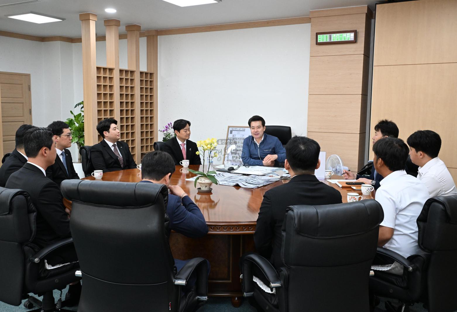 울산청년회의소 회장단 내방 의 사진