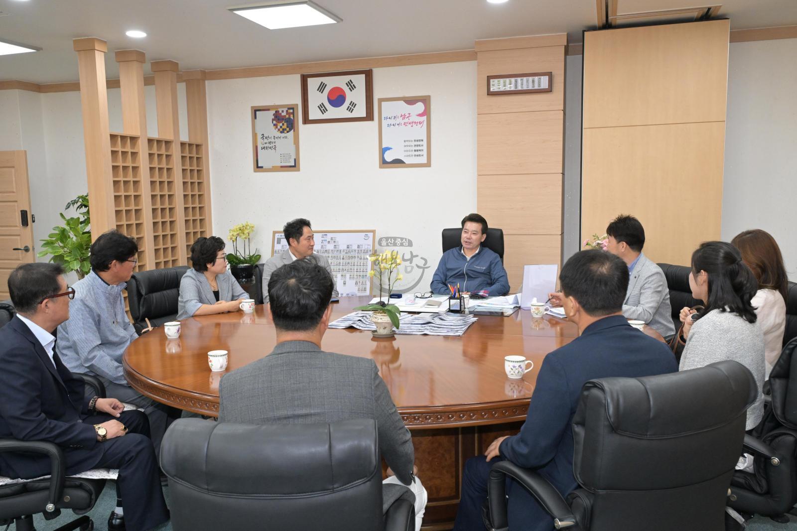 바르게살기운동 남구협의회 이웃돕기 후원금 전달 의 사진